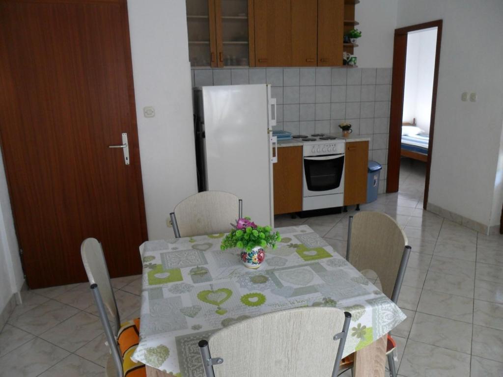 Apartment In Okrug Gornji With Seaview, Balcony, Air Condition, Wifi 特罗吉尔 外观 照片