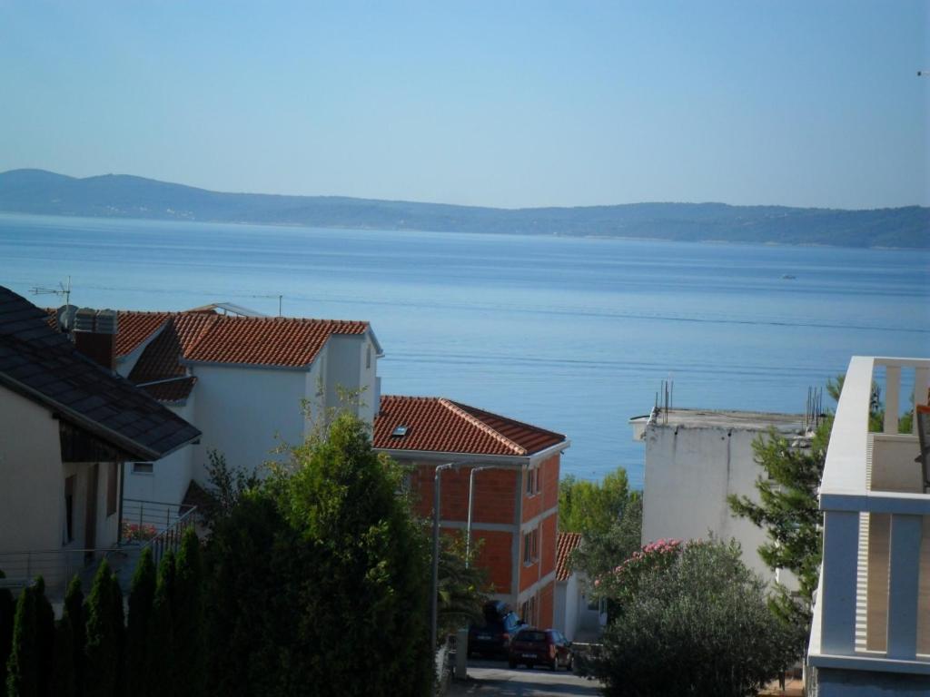 Apartment In Okrug Gornji With Seaview, Balcony, Air Condition, Wifi 特罗吉尔 外观 照片