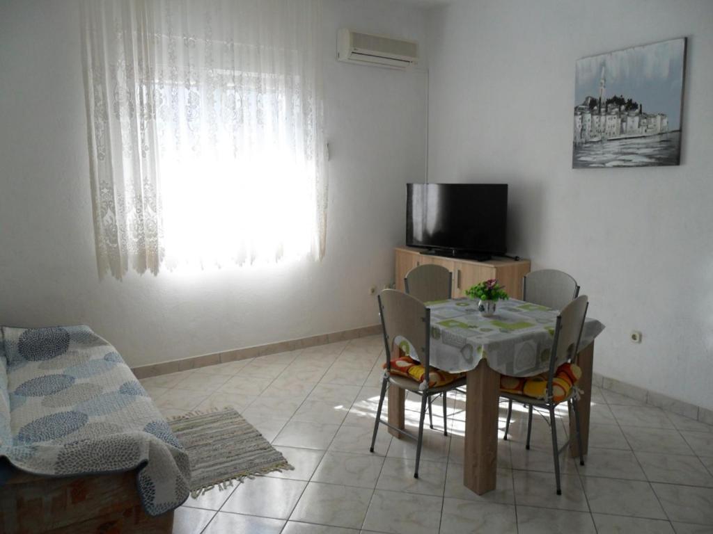 Apartment In Okrug Gornji With Seaview, Balcony, Air Condition, Wifi 特罗吉尔 外观 照片